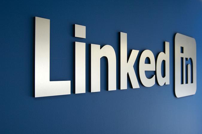 LinkedIn cambia: dal 14 aprile via le pagine aziendali, tab, prodotti e