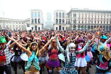 frame tratto dal Flash Mob "Monster High"