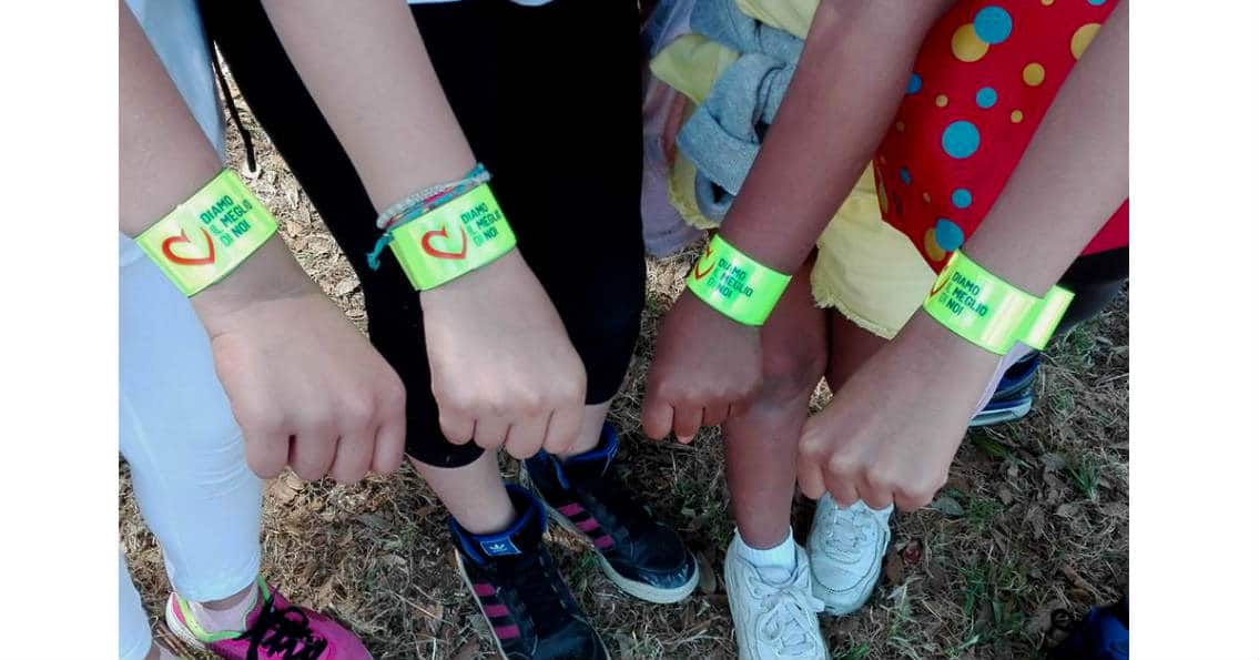 unconventional actions: i braccialetti con logo della campagna "Diamo il meglio di noi"
