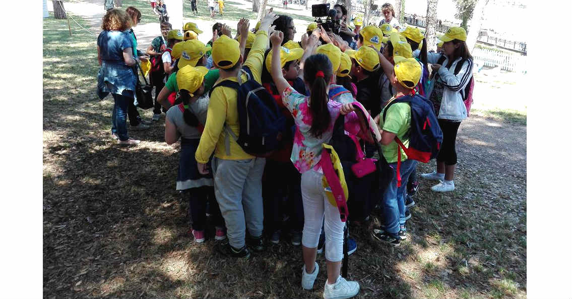 unconventional actions: i bambini delle scuole in visita al gazebo del Centro Nazionale Trapianti