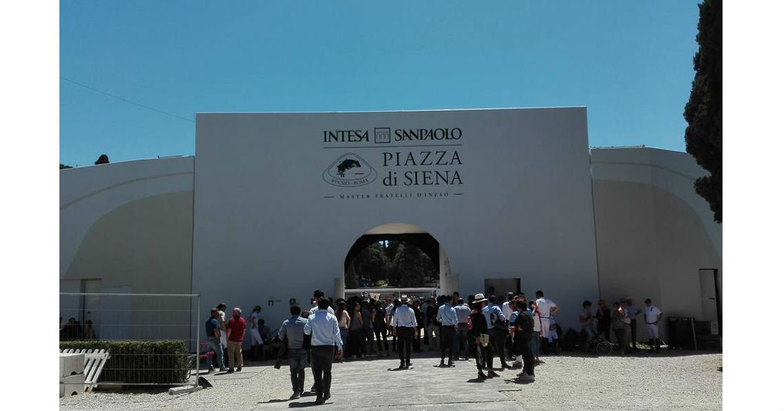 unconventional actions: l'ingresso di Piazza di Siena per l'85° CSIO