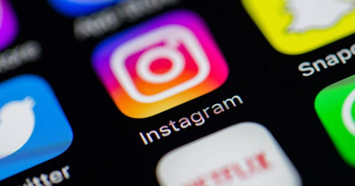 Instagram: logo su smartphone