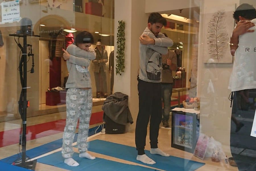 Live Social: Giada e Jonathan durante una lezione di Yoga