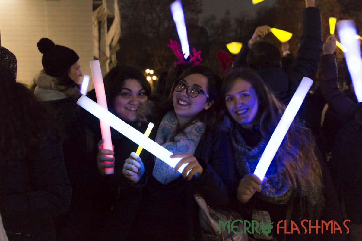 A Milano, un Flashmob per creare un Albero di Natale vivente!