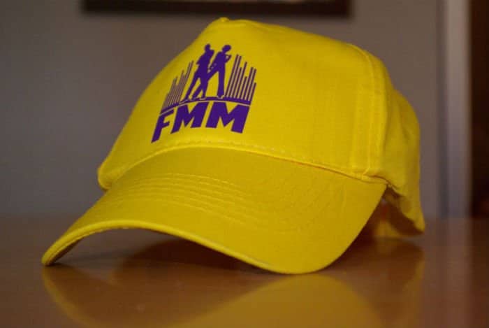 Cappello giallo con logo Flash Mob Milano