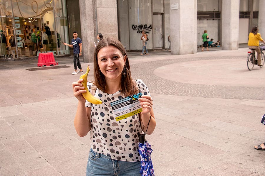 commercio equo solidale Fairtrade: nell'immagine momenti dell'evento sFRUTTATORI organizzato in Piazza San Babila per sensibilizzare all'acquisto etico