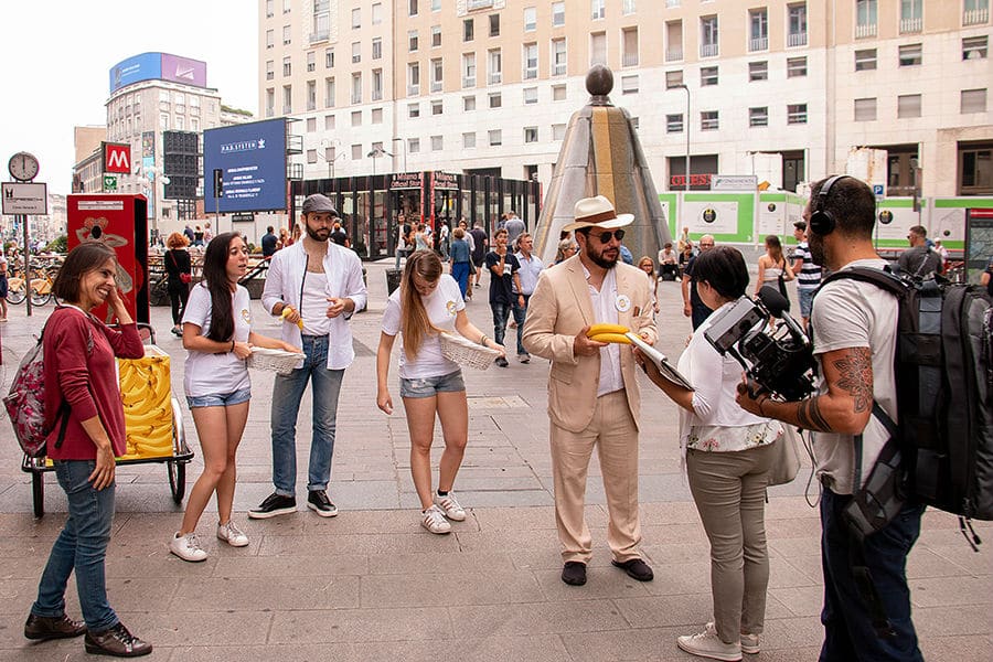 commercio equo solidale Fairtrade: nell'immagine momenti dell'evento sFRUTTATORI organizzato in Piazza San Babila per sensibilizzare all'acquisto etico