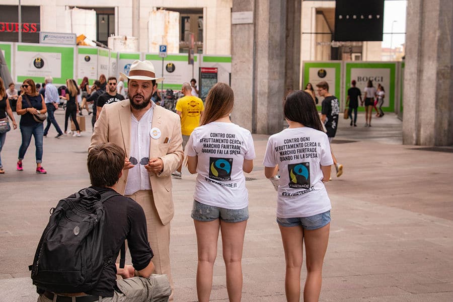 commercio equo solidale Fairtrade: nell'immagine momenti dell'evento sFRUTTATORI organizzato in Piazza San Babila per sensibilizzare all'acquisto etico