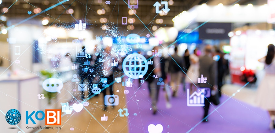 Concept di Smart Business - connessione tra mondo reale e virtuale