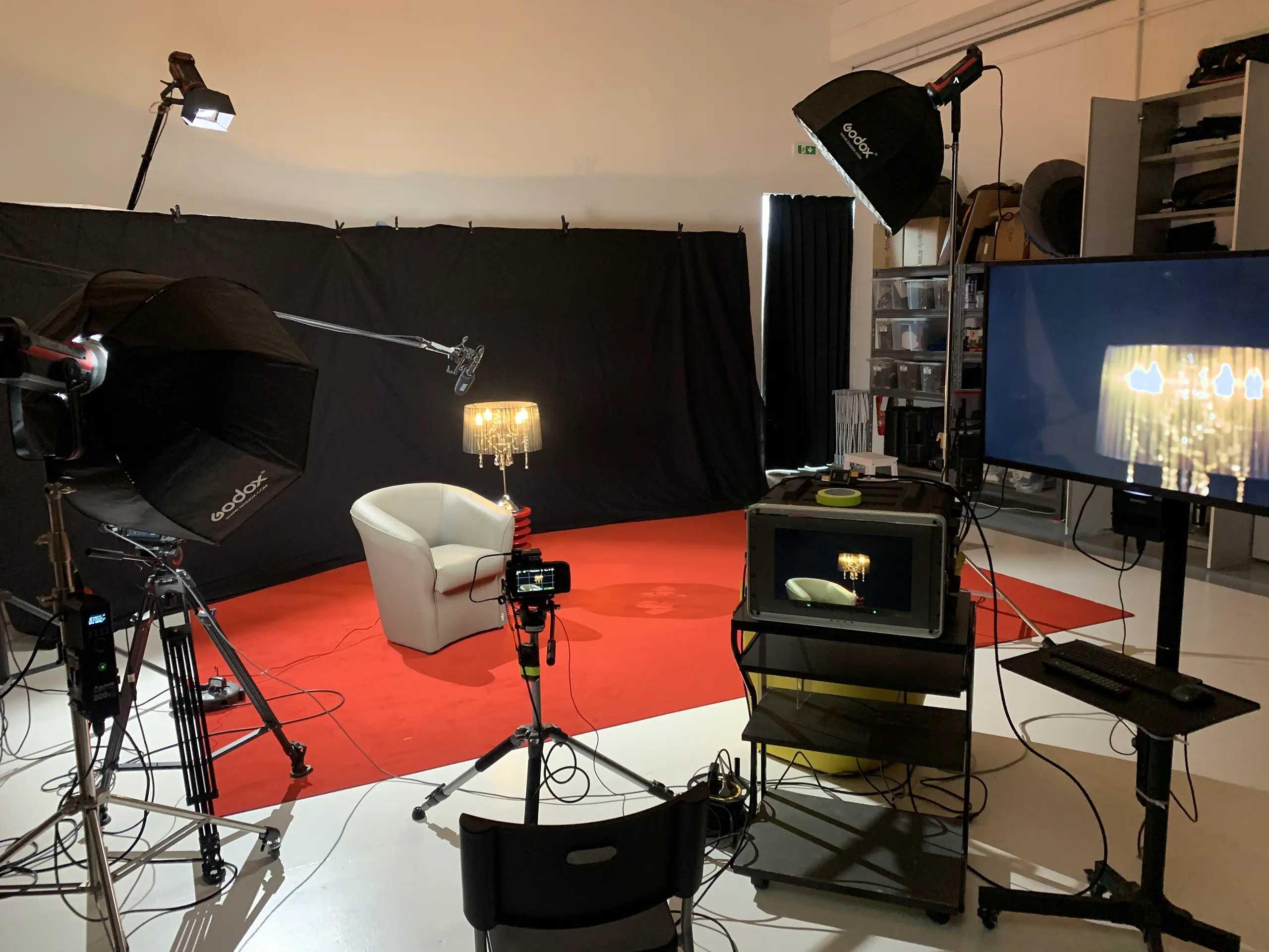 Sala posa allestita negli studi di Creativi Digitali