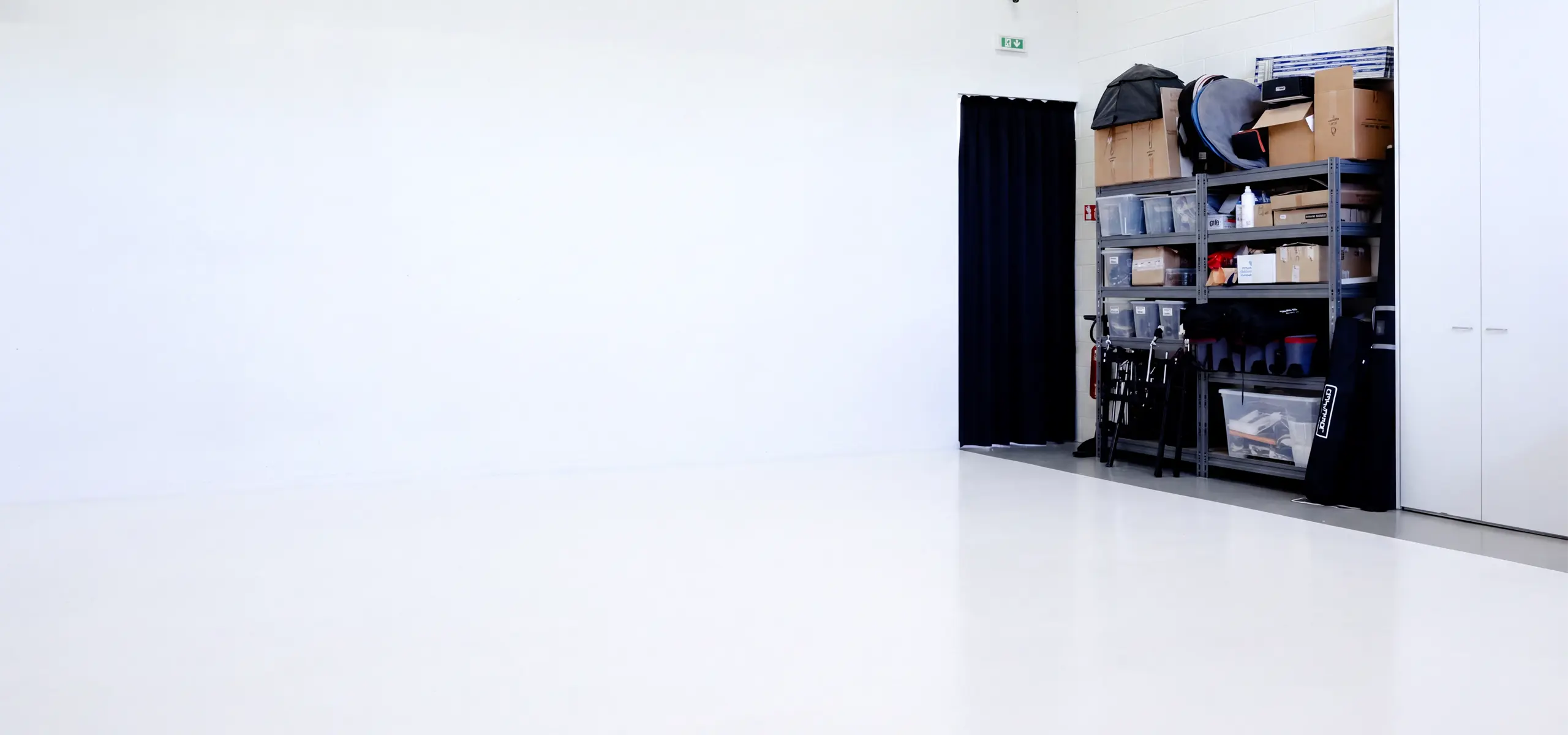 Sala posa vuota negli studi di Creativi Digitali