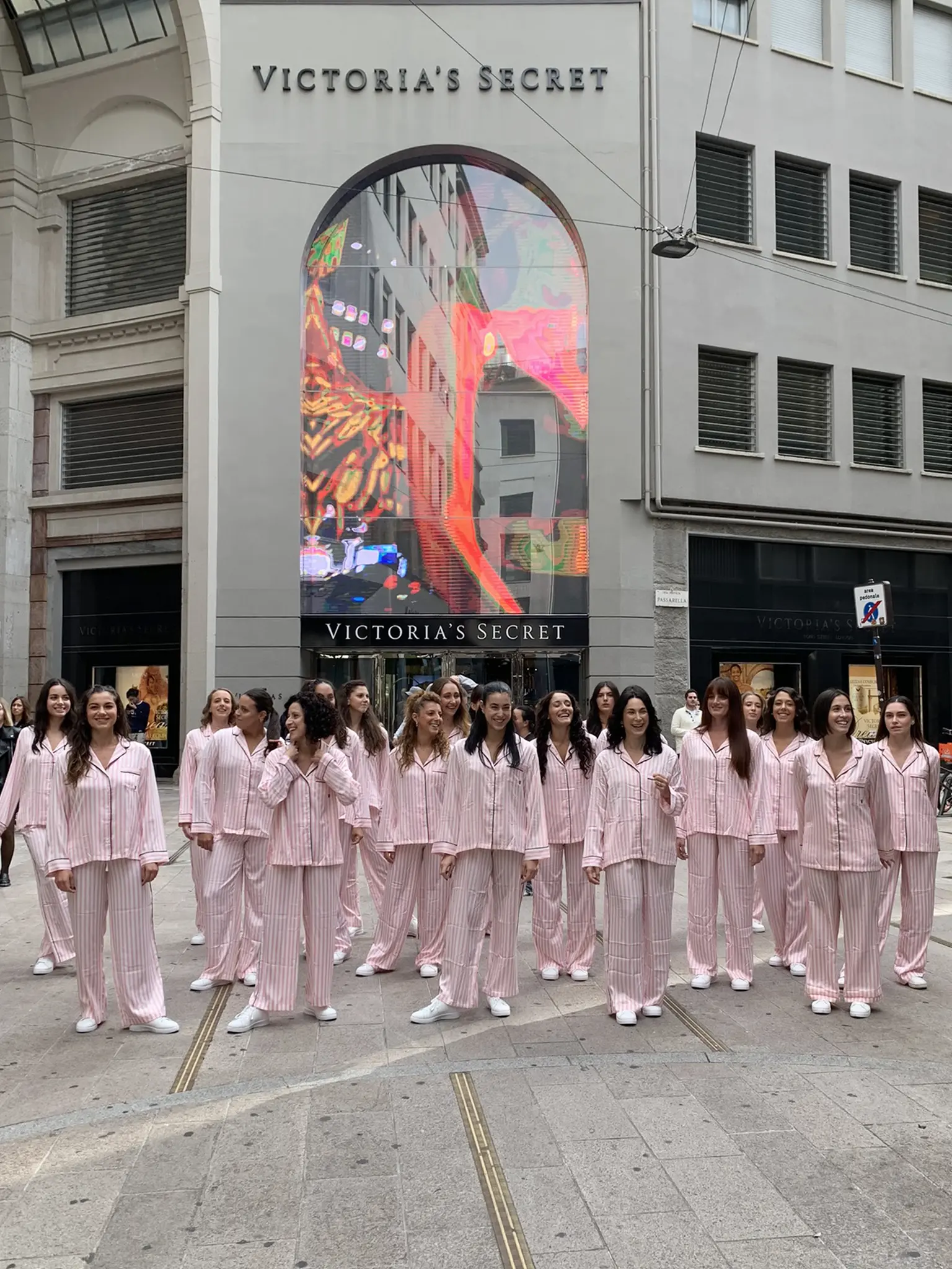 Victoria's Secret - Creativi Digitali Agenzia di comunicazione digital – Victoria Secret Flashmob Milano04