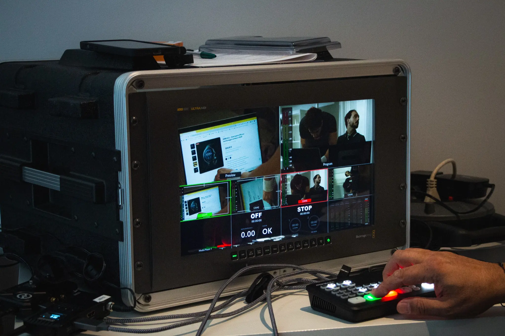 Regia video e monitor multicamera sul set degli spot idealo.