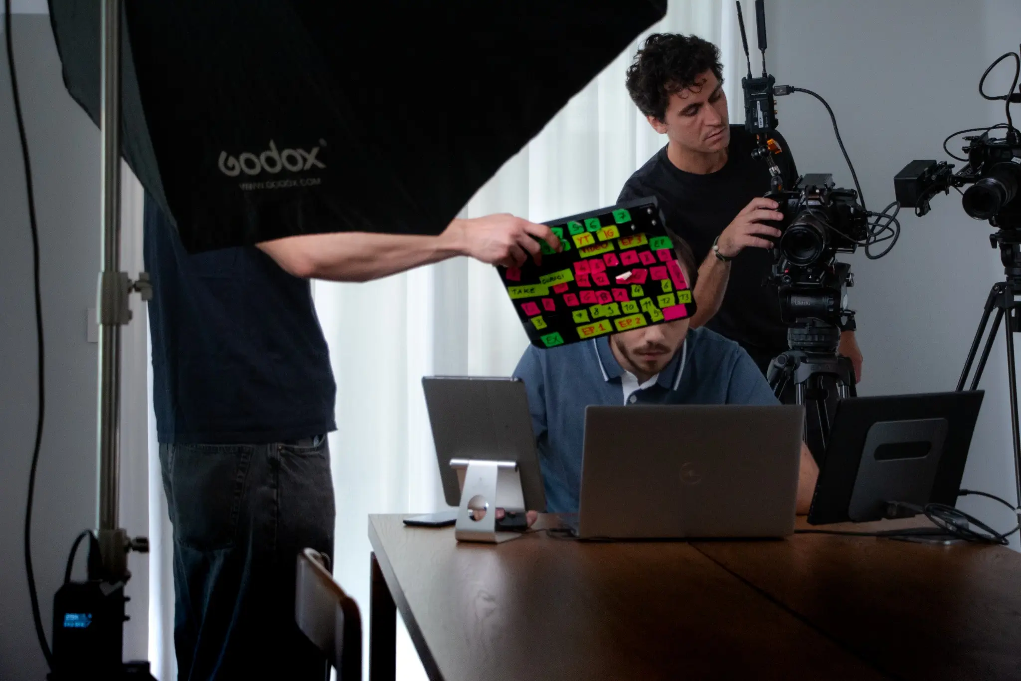 Ciak e camera sul set della campagna video idealo.