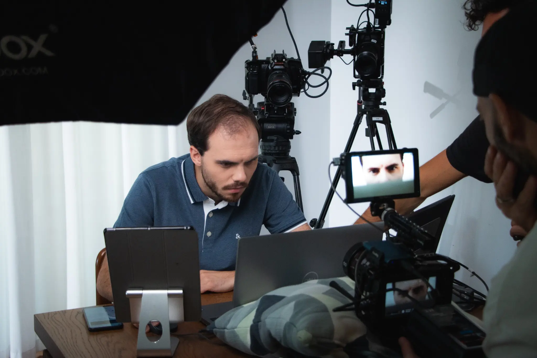 Ripresa ravvicinata dell’attore per gli spot idealo.