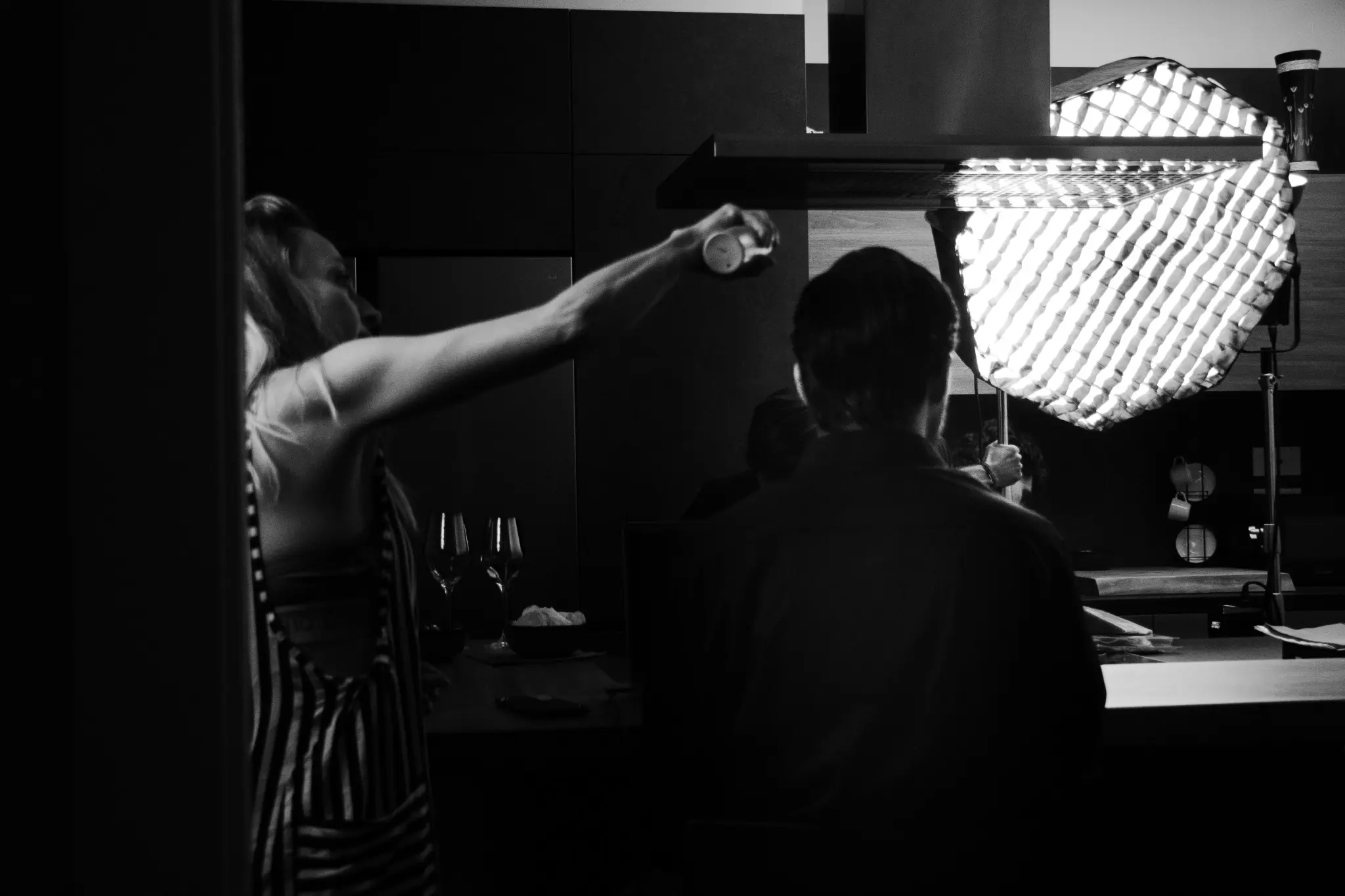 Luci e preparazione del set cucina degli spot idealo.
